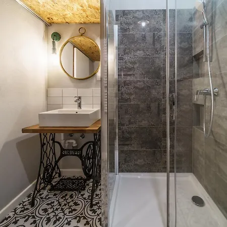 Apartment Stylish And Modern- Golden Apartment- Stare Miasto Warsaw