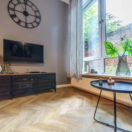 Stylish And Modern- Golden Apartment- Stare Miasto Apartment Warsaw